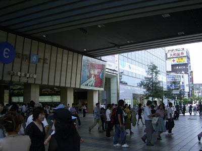 京橋駅前