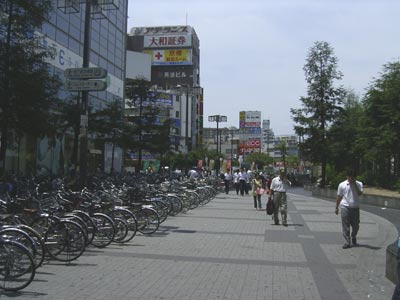 京橋駅前ひろば